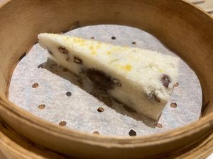 Set A 7th course: Steamed rice cake with red bean filling at Dián Shuǐ Lóu 點水樓 in Taipei