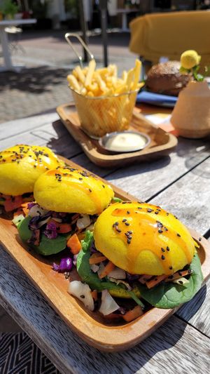 Vegan rainboa buns at eetcafé MAÏS in Zutphen