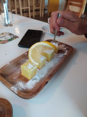 Lemon bars at eetcafé MAÏS in Zutphen