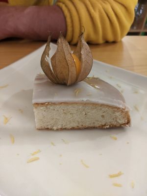 Pastís de llimona at El Petit Vegà d'en Pep i la Laura in Tavertet