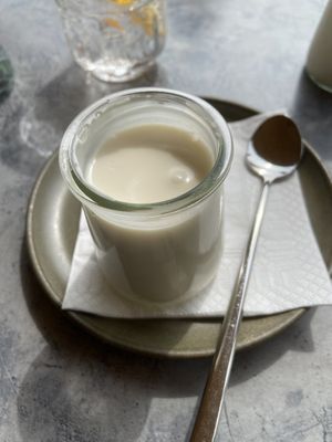 Proeverij vegan yoghurt  at De 4 Jaargetijden  in Epen