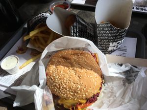 Your mother and appetizers (cheese balls and nuggets). at Mother Burger - Amoreiras in Lisbon
