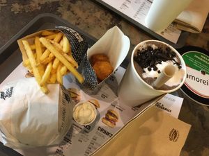 Menu, cheese ball and Oreo milkshake  at Mother Burger - Amoreiras in Lisbon