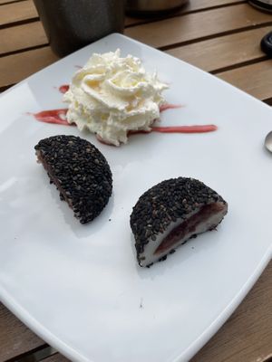 Vegan sesame&red bean mochi at Samourai Sushi in Dijon