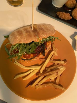 Hamburguesa vegana   at Quereles in Caceres