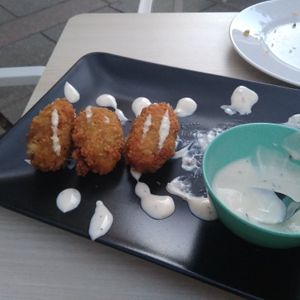 Croquetas griegas at Quereles in Caceres