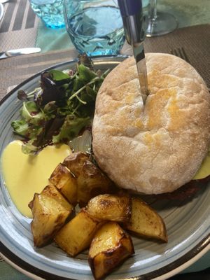Burger vegan + patates au four at Be Free in Olbia