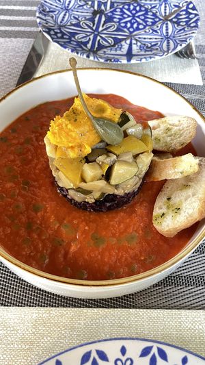 Schwarzer Reis mit gegrilltem Gemüse auf Tomatencreme und Röstbrot - unfassbar lecker!  at Be Free in Olbia