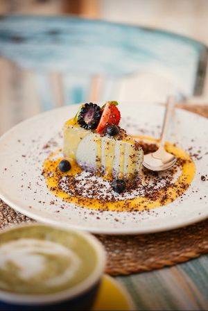 Raw Vegan Matcha Cheese-Cake at Retroway in Mallorca