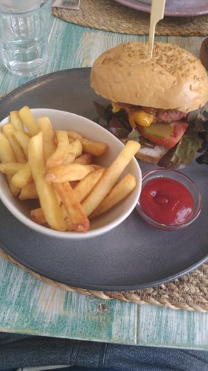 Vegan burger at Retroway in Mallorca
