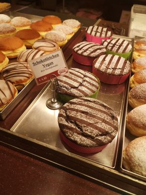Mini chocolate cake made with spelt flour at Bäckerei Dacho in Klosterneuburg