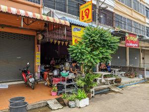 Front of restaurant at Lek Vegetarian in Sakaeo