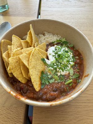 Chili Sin Carne + Rice + Vegan Sour Cream + Nachos   at Bambule's Chili in Cologne