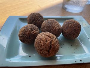 Croquetas de trompetes de la mort y boniato (mushroom+sweet potatoes croquetas) 8€ sep/2021 at Xiringuito Oblikue in Vilassar De Mar