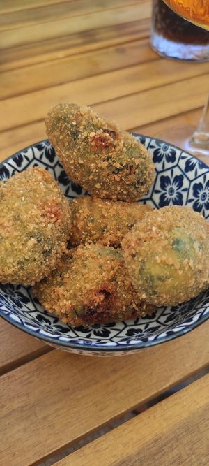 Croquetas de espinacas, pasas y piñones at Xiringuito Oblikue in Vilassar De Mar