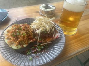 [Sonderangebot] Bruu Sli: süß-saures Tofupatty mit Lauch und Sesamöl, Wasabimayo, Kimchi, Gurke, Rettich, Sriracha und Sprossen  at Steini's T-Bar in Dusseldorf