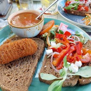 Vegan twaalfuurtje at Zus en Zo in Steenwijk