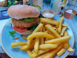 Avocado burger at Zus en Zo in Steenwijk