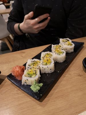 Maki with mango sauce at Pho Ever - Donauplex in Vienna