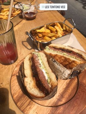 Arlette burger and homemade French fries  at Les Tontons Veg in Paris