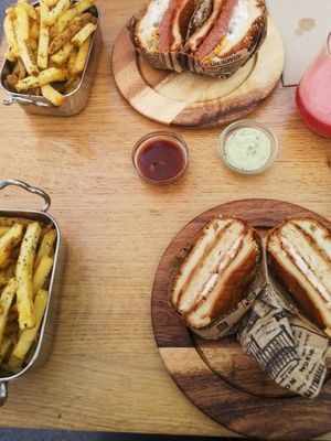 Frites aux herbes de Provences at Les Tontons Veg in Paris