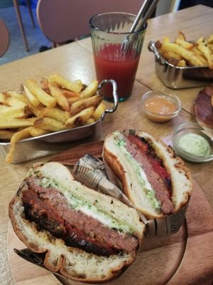 Burger, fries and watermelon lemonade 🍉😍 at Les Tontons Veg in Paris