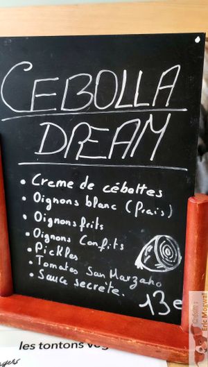 New burger at Les Tontons Veg in Paris