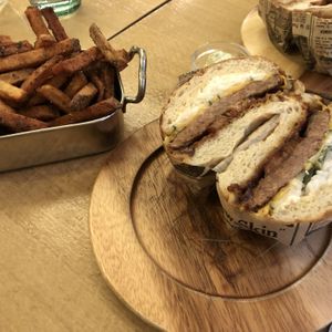  Le Weon, une tuerie ! Frites maison, j’ai adoré manger là bas (et je y suis retournée évidemment)  at Les Tontons Veg in Paris