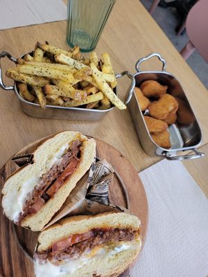  at Les Tontons Veg in Paris