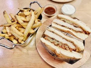 “Weon burger"  at Les Tontons Veg in Paris