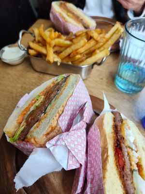  at Les Tontons Veg in Paris