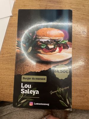Burger of the week (9/01/23) #Veganuary at Les Tontons Veg in Paris