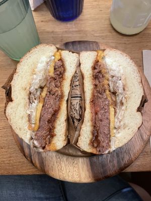 Cebolla Dream Burger #Veganuary at Les Tontons Veg in Paris