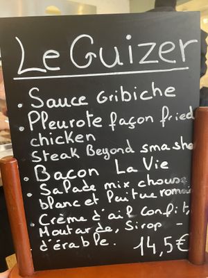 Seasonal burger  at Les Tontons Veg in Paris