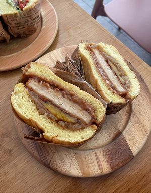 Weon   at Les Tontons Veg in Paris