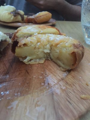 Dessert temporaire - tarte aux pommes  at Les Tontons Veg in Paris