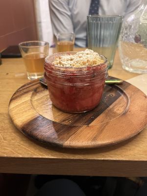 Dessert temporaire - crumble 🤤  at Les Tontons Veg in Paris