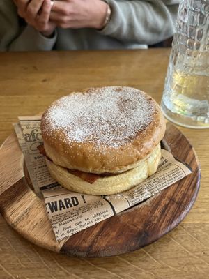 Dessert temporaire - burger sucré/salé (pate a tartiné LesTontons & bacon LaVie)  at Les Tontons Veg in Paris
