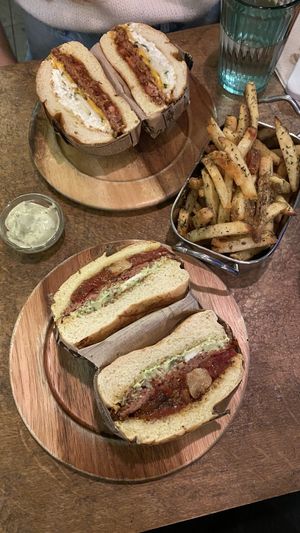 Cheeseburger on top, Le Arlette at the bottom of the picture   at Les Tontons Veg in Paris