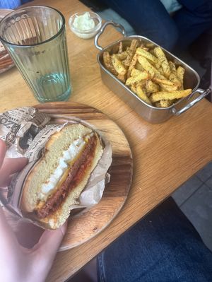 I already ate the other half. It’s been a long time since I’ve eaten such a gooodddd burger!! Omg. It tastes so good and rich. 100% recomend. And the prices are between 12-13 at Les Tontons Veg in Paris