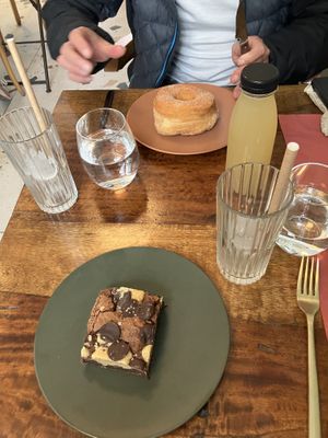 Doughnut and brookie (brownie cookie)   at Les Tontons Veg in Paris