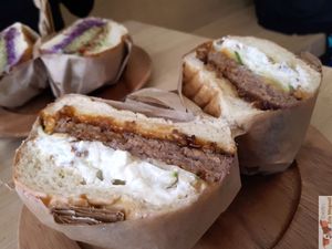 Cheese burger at Les Tontons Veg in Paris