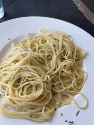 Spaghetti aglio olio e peperoncino at Maga Magò in Jesolo