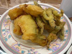 Fried winter squash and daylilies at Yun Min Villa 雲閩農莊 - Yún Mǐn NóngZhuāng in Fuli