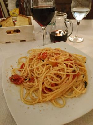 Spaghetti con pomodorini, muddhrica e peperoncino at Osteria Le Volte  in Lecce