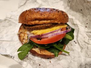 Vegan breakfast sando everything bagel (add tomato, red onions and spinach) at Ultralife Cafe in Newport
