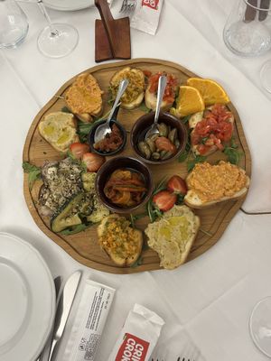 Vegan antipasti platter   at Trattoria Chapeau in Avola