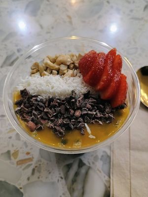 Pink super bowl, small size. at Superfood Deli - Maria Theresien in Vienna