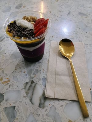 Pink super bowl, small size. at Superfood Deli - Maria Theresien in Vienna