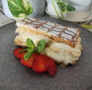 I have miss you for so long!!!
Yes it's vanilla slice!! Vegan of course 😚 at Ebb and Flow Darwin in Larrakeyah